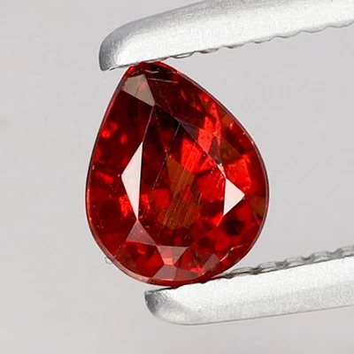 Espinela natural sin calentar 0,26 quilates t.w rojo anaranjado 4,2 x 3,4 mm pera, Tanzania Foto 1 de 4