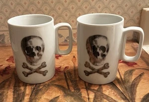 Z Gallerie Totenkopf gekreuzte Knochen Halloween Tassen weiß silber metallic - Bild 1 von 5