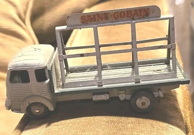 Dinky Toys F No. 33 C Truck Simca Cargo Glazier Saint Gobain VINTAGE - Image 1 of 4