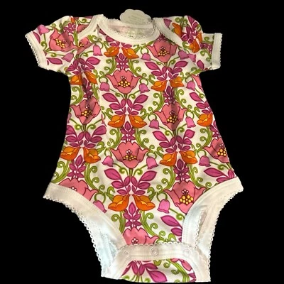 VERA BRADLEY 女宝宝紧身衣 3-6 个月荷叶边底部全新开箱 — 第 1/4 张图片