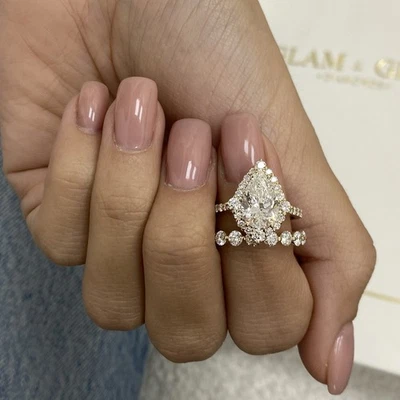 Anillo de diamantes F VS1 IGI certificado pera 3,35 quilates halo creado en laboratorio conjunto de oro amarillo de 18 quilates Foto 1 de 4