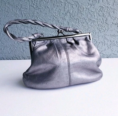 Bolso Charles David Gris Plateado Bloqueo de Beso Noche Ocasiones Especiales con Asa Giratoria Foto 1 de 4