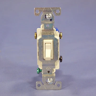 Interruptor de luz de parede Cooper Light amêndoa alternador 3 vias 15A 120V a granel 1303-7LA - Imagem 1 de 4