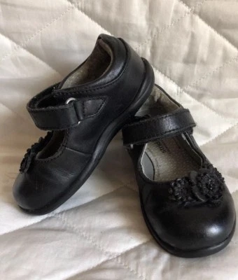 Stride Rite SRT Kennedy Niño Niña Cuero Negro Con Flores Mary Jane talla 5 Foto 1 de 4
