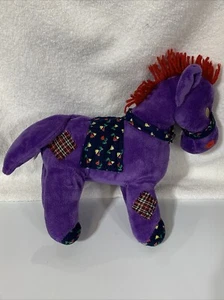 Kellytoy Plüsch Pferd mit Knopfaugen lila mit Patchwork und roter Mähne. Sammlerstück - Bild 1 von 5