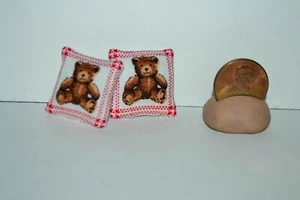 Almohadas miniatura para casa de muñecas escala 1:12 cojines lindos almohadas de oso de peluche - Imagen 1 de 4