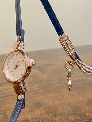 Reloj para mujer 14K tono oro rosa azul oscuro envolvente ajustable libélula Foto 1 de 4