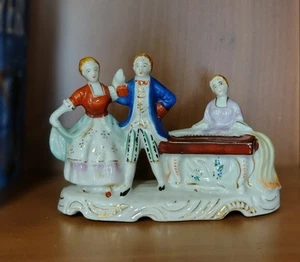 Figura de Japón ocupado pareja colonial bailando por piano años 40 - 5 pulgadas X 3 pulgadas - Imagen 1 de 6