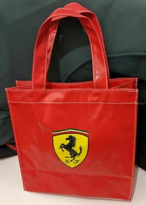 CAP Formula One 1 Scuderia Ferrari Team Scudetto F1 ¡NUEVO! Sombrero acolchado blanco Foto 1 de 4