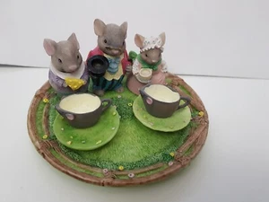 Collectable resin Figurines/ ornaments, Mouse tea party. Individual figures 14cm - Picture 1 of 6