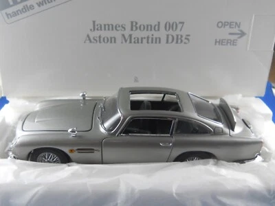 Danbury Mint James Bond 007 Aston Martin DB5 1:24 Diecast Silver Foto 1 de 4
