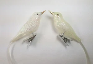 Bird Ornament Lot 2 Clip On Plastic Pearly White Iridescent Gold Tone Beak Vtg - Picture 1 of 14