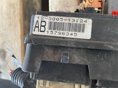 Unidad de módulo de control de relé de caja de fusibles Saturn Vue 2006 2007 OEM 15796345 Foto 1 de 3