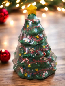 Keramik Weihnachtsbaum gefüllt Kerze 6,3 OZ Holiday Spice Duft 7" NEU VERSIEGELT - Bild 1 von 3