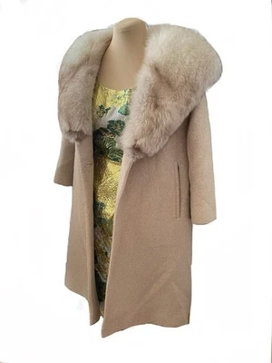 Abrigo vintage de lujo con cuello de piel de los años 60 Foto 1 de 4