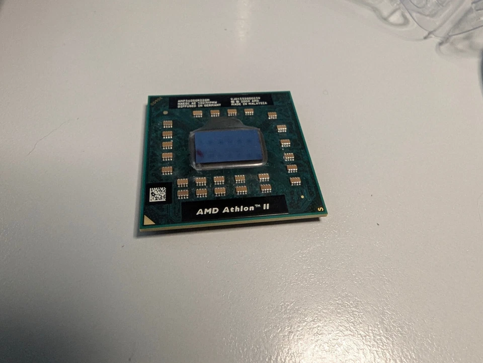 CPU AMD ATHLON II P340 AMP340SGR22GM 2.20GHZ SOCKET S1 (2204N) - Immagine 1 di 4