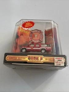 Boston Fire Department D9 Suburban 1:64 Die Cast Collectable 1998 Code 3 - Picture 1 of 4