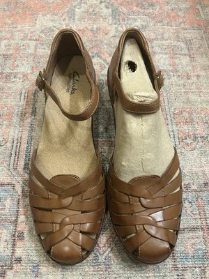 Sandália Clarks couro marrom acastanhado acolchoado cunha Wendy Land Mary Jane 9,5 - Imagem 1 de 4