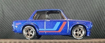 Rueda y neumático Hot Wheels azul BMW 2002 CUSTOM Real Riders Foto 1 de 4
