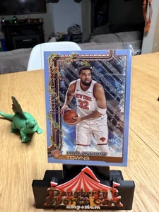 2025-26 Topps Holiday Light Blue Glitter #H16 Karl-Anthony Towns New York Knicks - Bild 1 von 2
