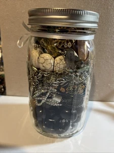 Mystery Schmuckdose 2+ Pfund, Vintage, verschiedene Stile alle tragbar - Bild 1 von 4