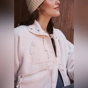 Neu mit Etikett FP Movement X Hatch Hit The Slopes Fleecejacke - Small - Canvas elfenbeinfarben - Bild 1 von 8