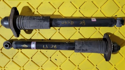 2014-2017 Infiniti QX50 Rear Shock Absorbers Genuine 562105wb1a - Image 1 of 4