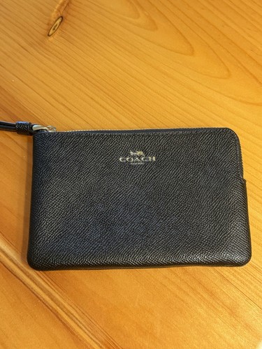 Bracciale Coach in pelle nera con zip mai us inrfette perfetteni con conca tascana