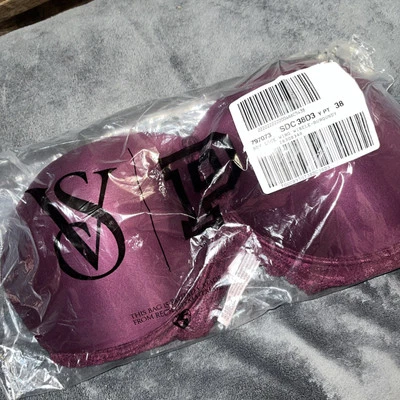 Victoria's Secret Lightly Lined Wireless Maternity Nursing Bra. 38 DDD NWT - Image 1 of 4