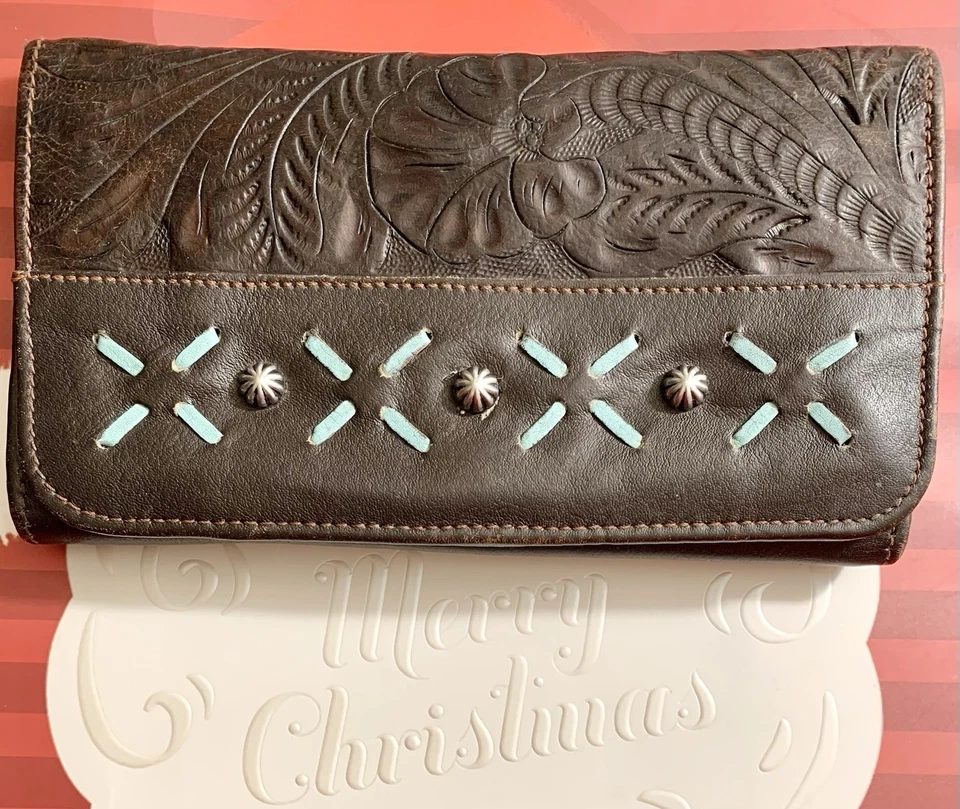 Бумажник женский тройного сложения ручной работы из натуральной кожи American West как есть б/у - Изображение 1 из 4