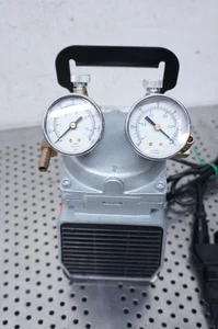 GAST DOA-P704-AA Compressor Vacuum Pump 115V 4.2AMP 60HZ Gast - Picture 1 of 8