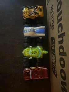 Blaze and The Monster Machines 4 Light up Trucks, Zeg, Blaze, Streifen, Darington - Bild 1 von 3