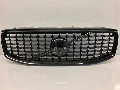 Parrilla superior disponible 22-24 Volvo XC60 negro brillante con cámara 32409198 Foto 1 de 4