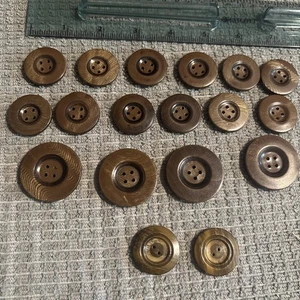 18 vintage Wooden Buttons, Acrylic & Wooden - Picture 1 of 4
