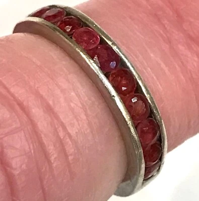 Anillo Zafiro Rojo Natural Media Eternidad Banda Plata de Ley 925 Canal Talla 5.25 Foto 1 de 4