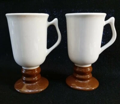  Juego de 2 tazas de café irlandesas vintage Hall EE. UU. pedestal con patas blanco marrón #1273  Foto 1 de 3