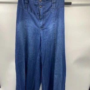 Women Wide Leg High Rise Jeans Flare 30 inch Waist 25 Inseam Preown - Picture 1 of 4