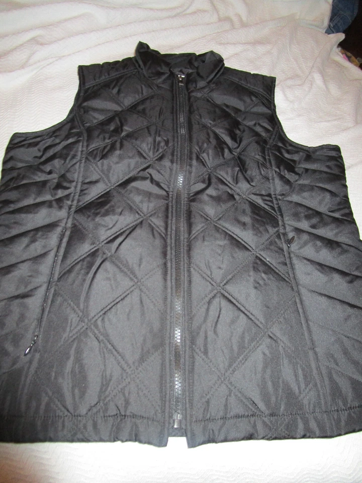 NEW IZOD WOMENS ZIP FRONT QUILTED WINTER VEST BLACK  MEDIUM - Image 1 of 2