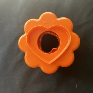 Vintage Orange Tupperware Set of 5 Nesting Cookie/Biscuit/Canape Cutters - Picture 1 of 5