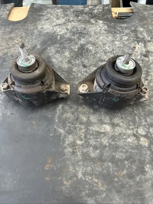 Land Rover Discovery 2 Td5 Engine Mounts KKB102602 - Image 1 of 4