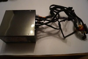 iCute AP-600AS 600W FUENTE DE ALIMENTACIÓN GAMING LUZ AZUL ULTRA SILENCIOSA PFC - Imagen 1 de 5