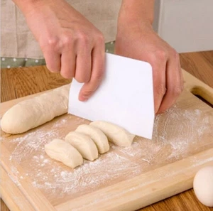 CORTADOR DE MASA PASTEL CREMA MÁS SUAVE RASPADOR ESPÁTULA HERRAMIENTAS DE HORNEADO CUCHILLO PASTEL BLANCO - Imagen 1 de 4
