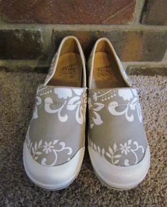 Dansko Volley Vegan Floral Canvas Clogs Womens Size 39 (US 8.5) Sage - Picture 1 of 9