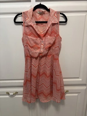 Vestido Freebird Chevron Coral Blanco Cintura Elástica Talla Mediana Foto 1 de 4
