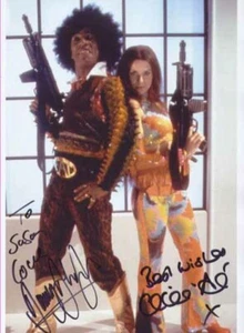 Danny John-Jules & Chloe Annett - Actores - Foto firmada - Certificado de autenticidad (13010) - Imagen 1 de 1