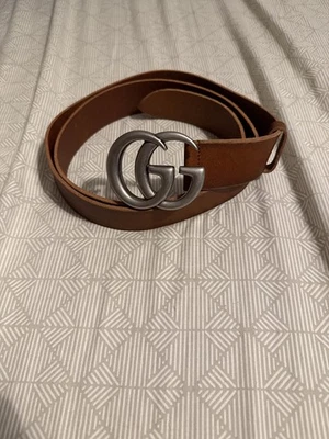 Cinturón Gucci de cuero marrón con hebilla plateada GG talla 115*46 Foto 1 de 4