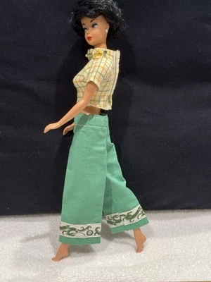Barbie Estilo Vintage Floral Top Pantalones Verde Amarillo Hecho en Casa Sin Muñeca Propiedad de Adultos Foto 1 de 4