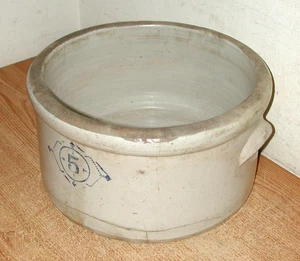 GRANDE COCCIO VINTAGE PRIMITIVO 5 GALLONI DIAMETRO 15" IN GRES CON MANICI - Foto 1 di 14