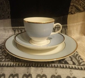Plato platillo taza TEA FOR ONE 2004 RD Doulton "Oldfield" trío azul y blanco. 78d - Imagen 1 de 6
