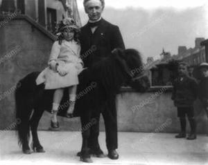 Houdini Poses With A Little Girl & Pony 8x10 Reprint Of Old Photo - Picture 1 of 1